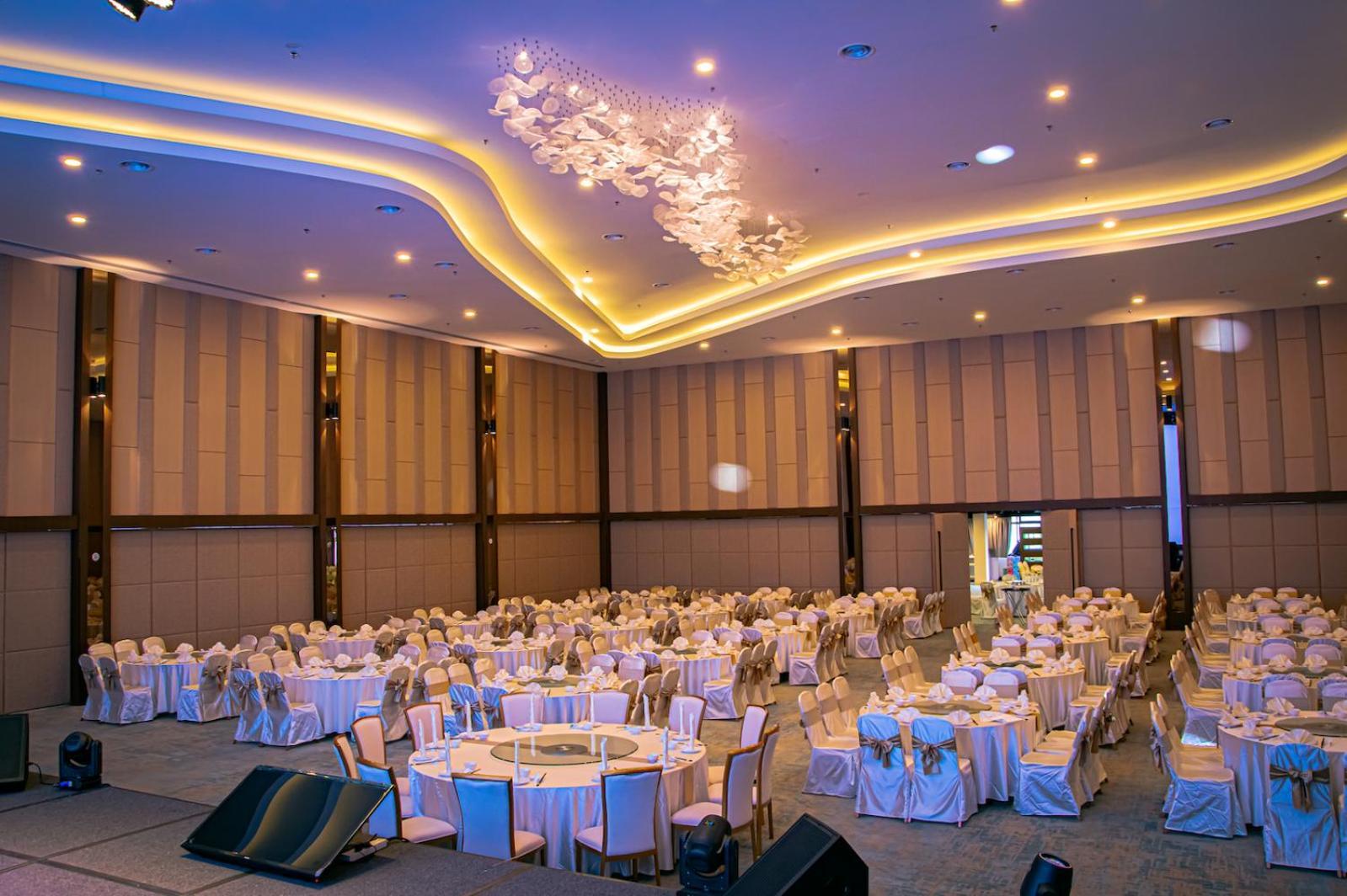 Theatre Hotel Kuching Exterior photo